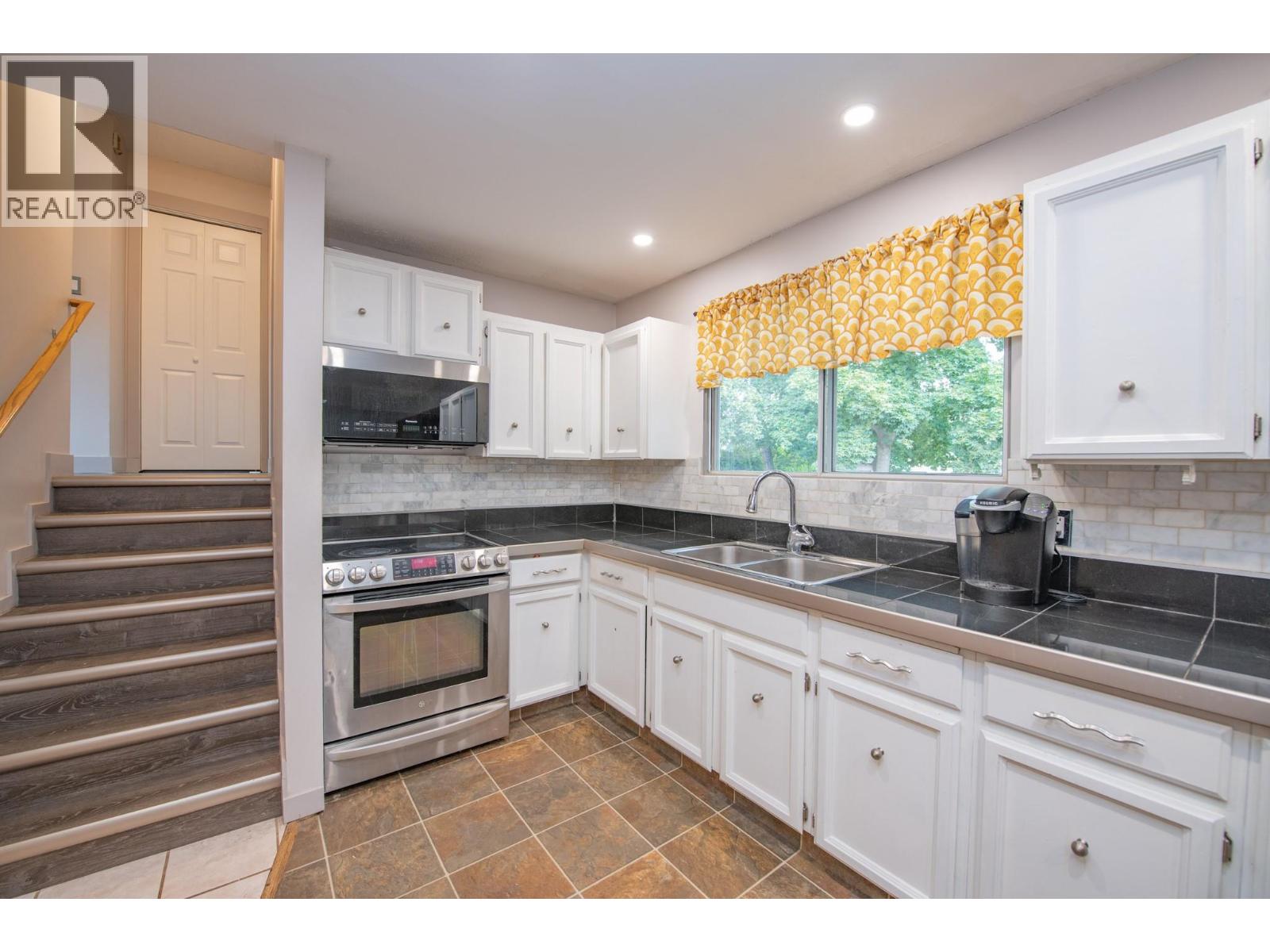 Photo 34 of 1390 Cornwall Road, Kelowna BC