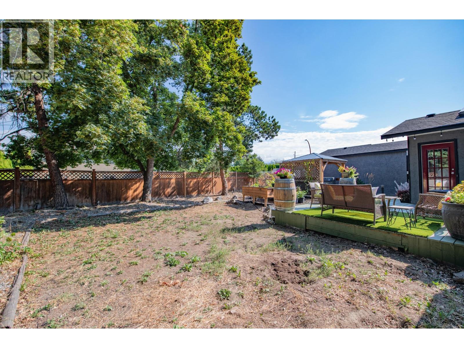 Photo 12 of 1390 Cornwall Road, Kelowna BC