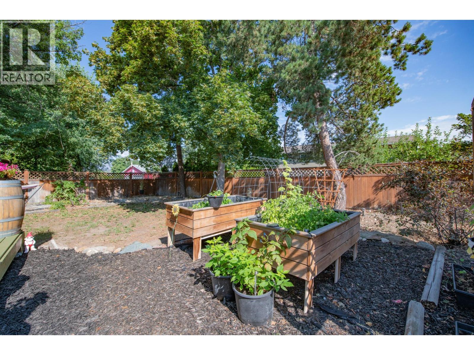 Photo 14 of 1390 Cornwall Road, Kelowna BC
