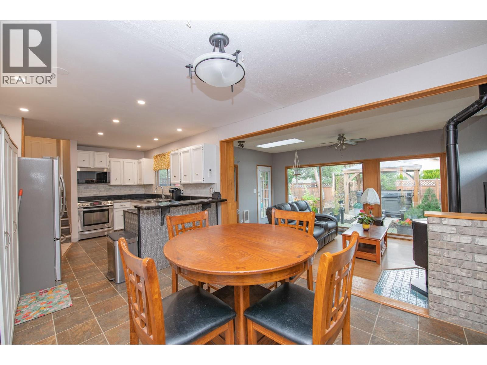 Photo 8 of 1390 Cornwall Road, Kelowna BC