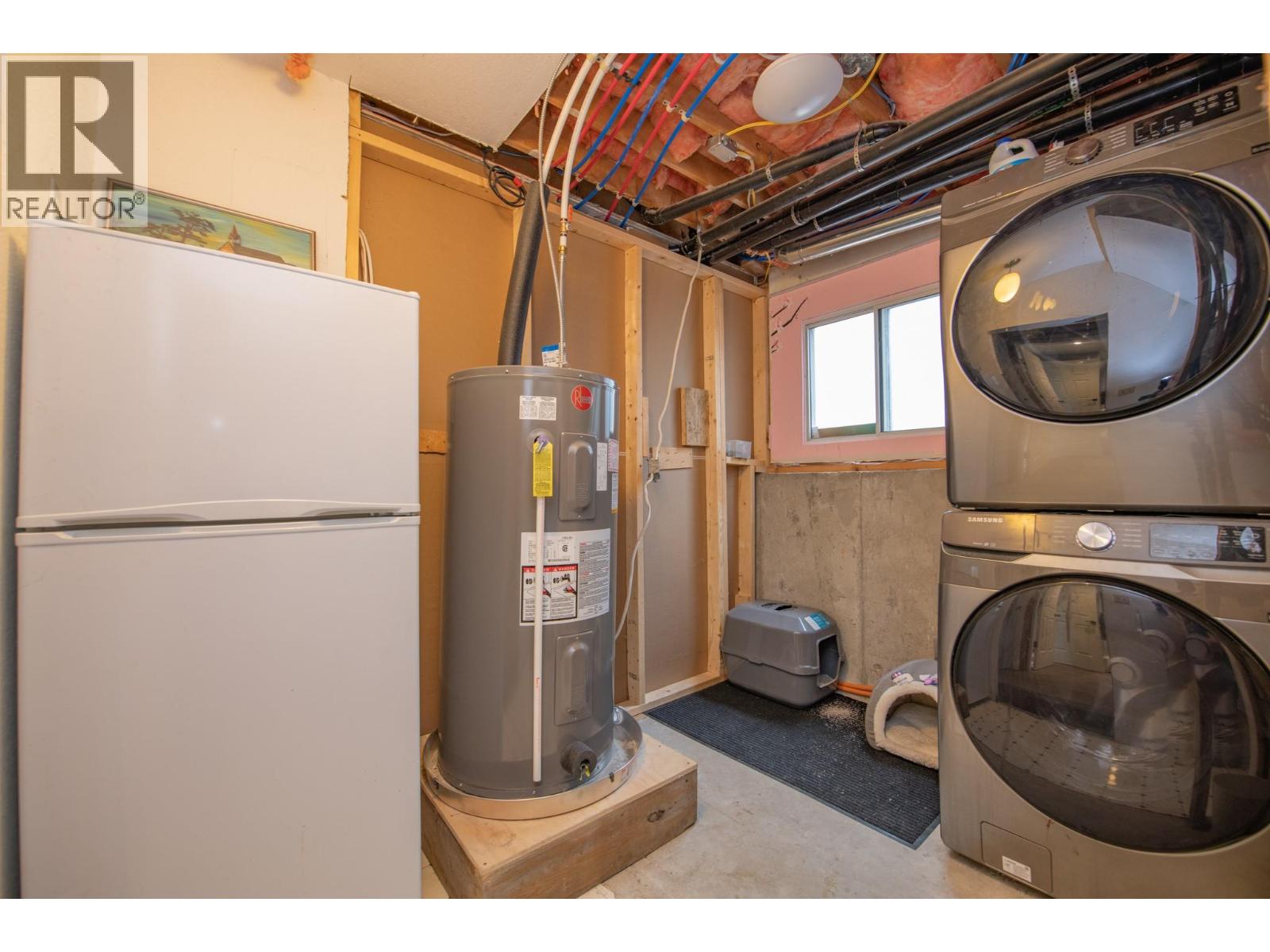 Photo 3 of 1390 Cornwall Road, Kelowna BC