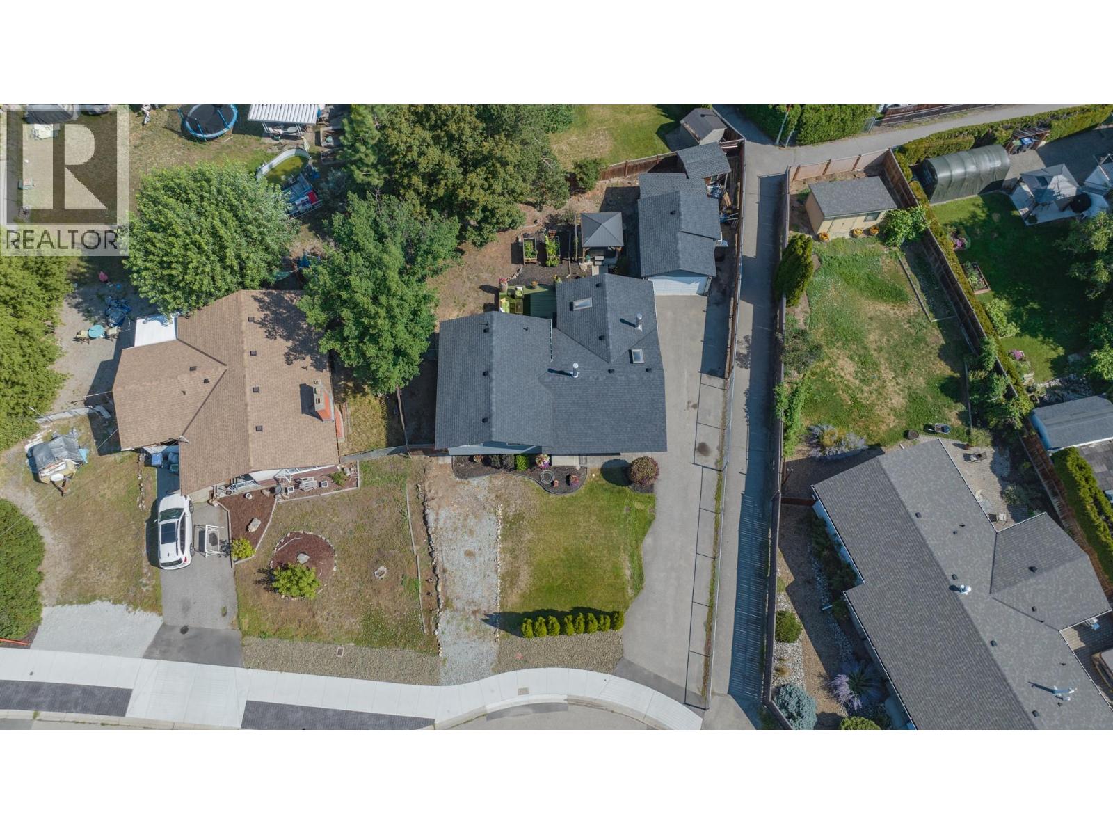 Photo 19 of 1390 Cornwall Road, Kelowna BC
