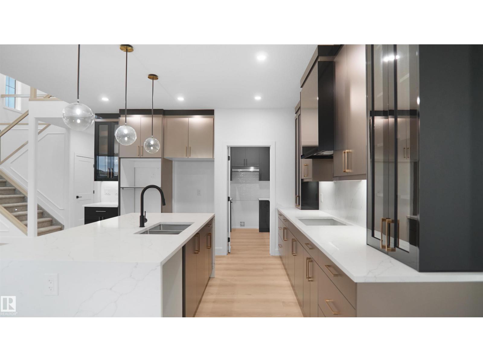 Photo 23 of 3540 6 St Nw, Edmonton AB