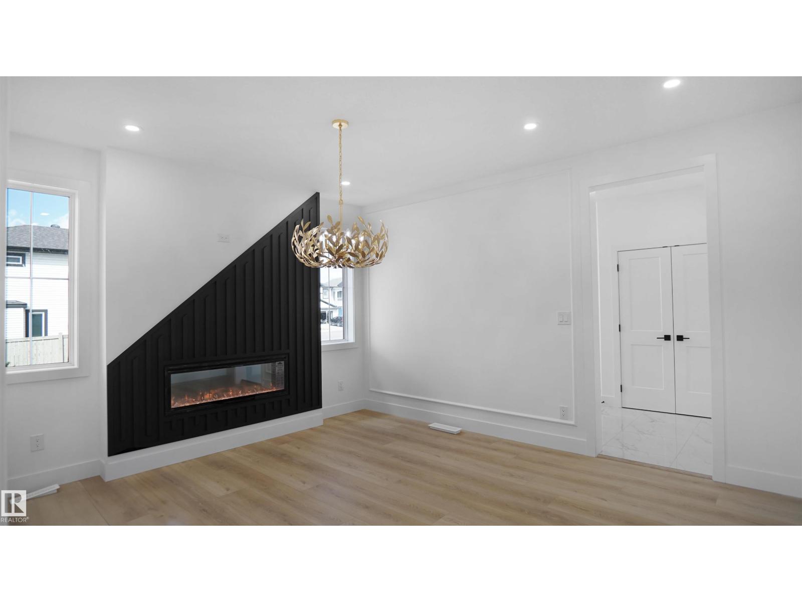 Photo 9 of 3540 6 St Nw, Edmonton AB