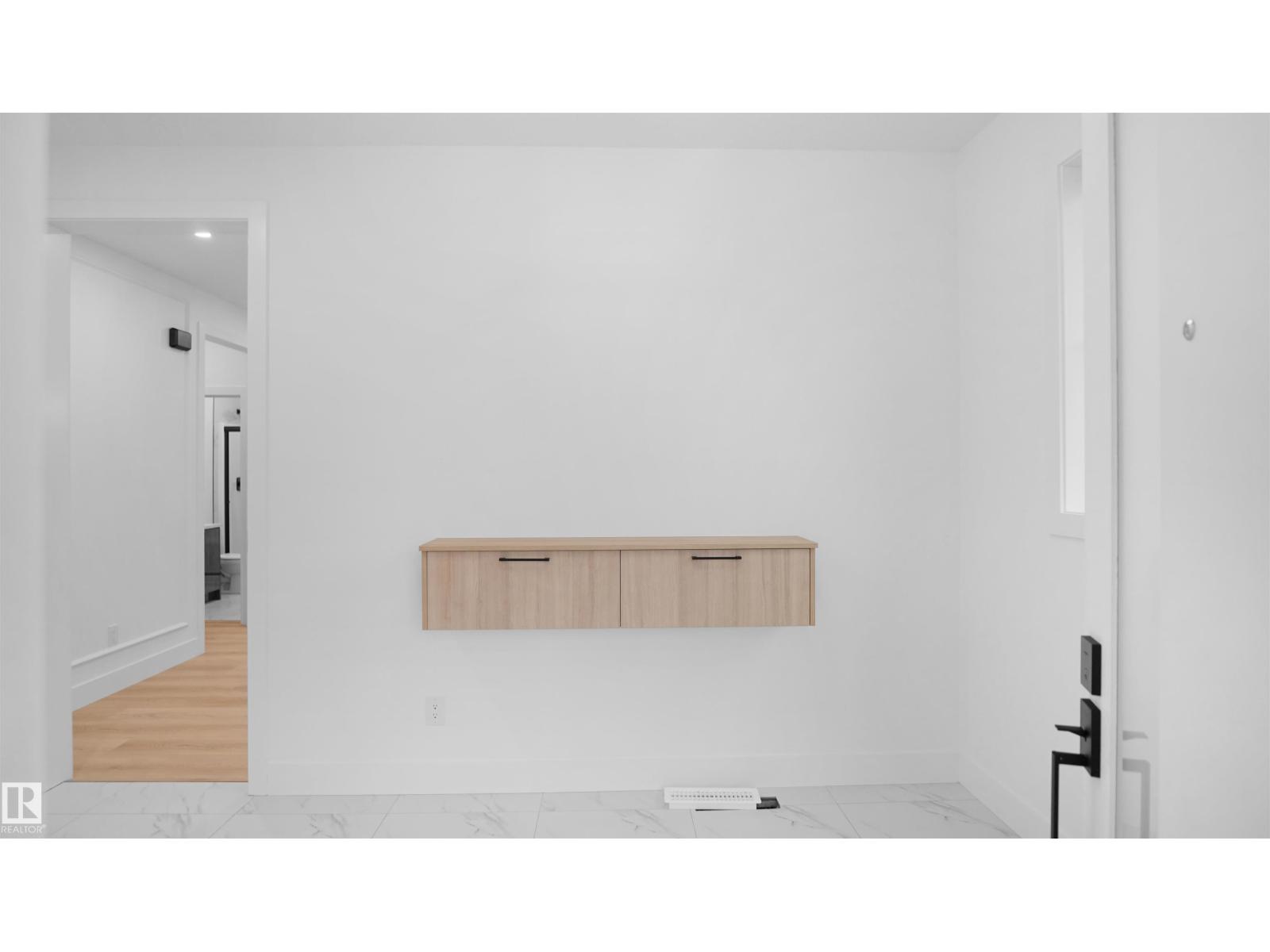 Photo 5 of 3540 6 St Nw, Edmonton AB
