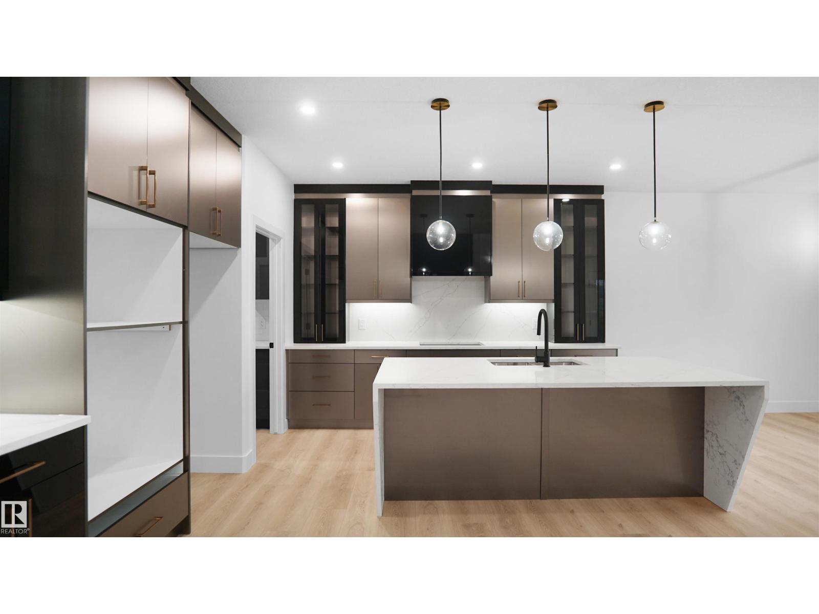 Photo 21 of 3540 6 St Nw, Edmonton AB