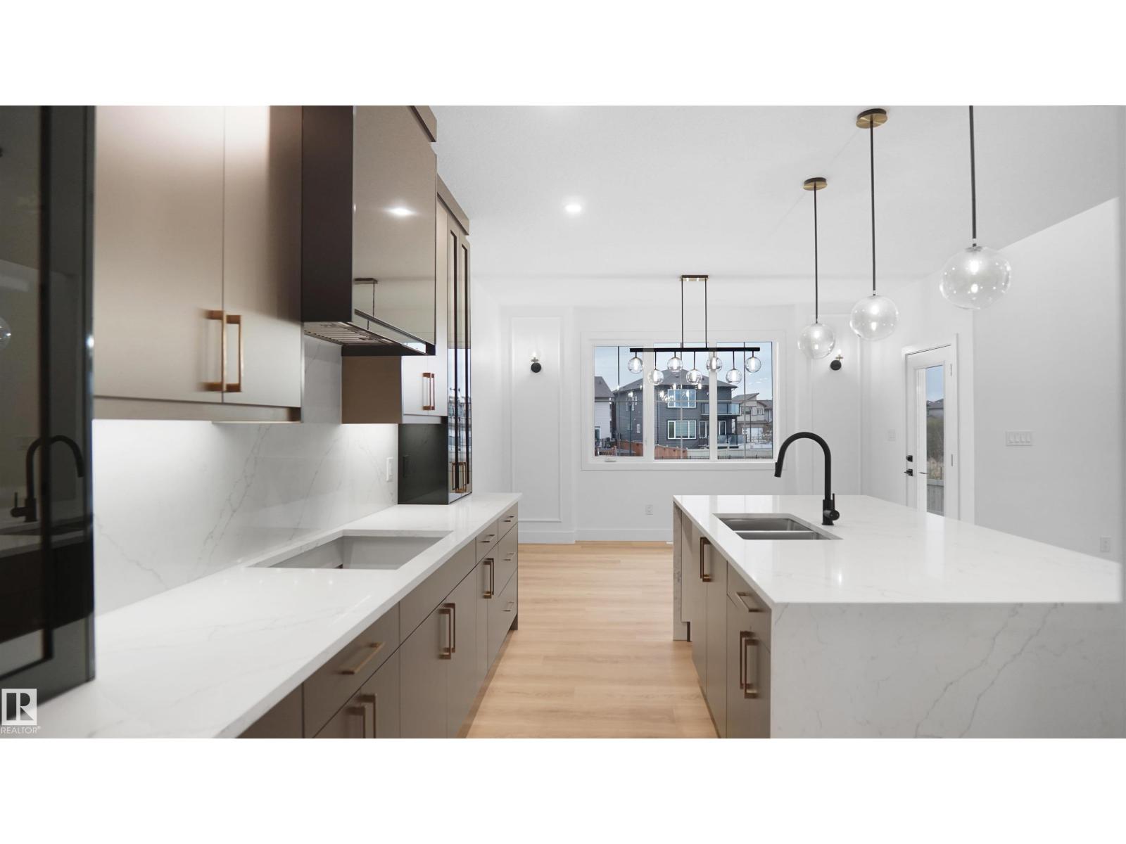 Photo 26 of 3540 6 St Nw, Edmonton AB