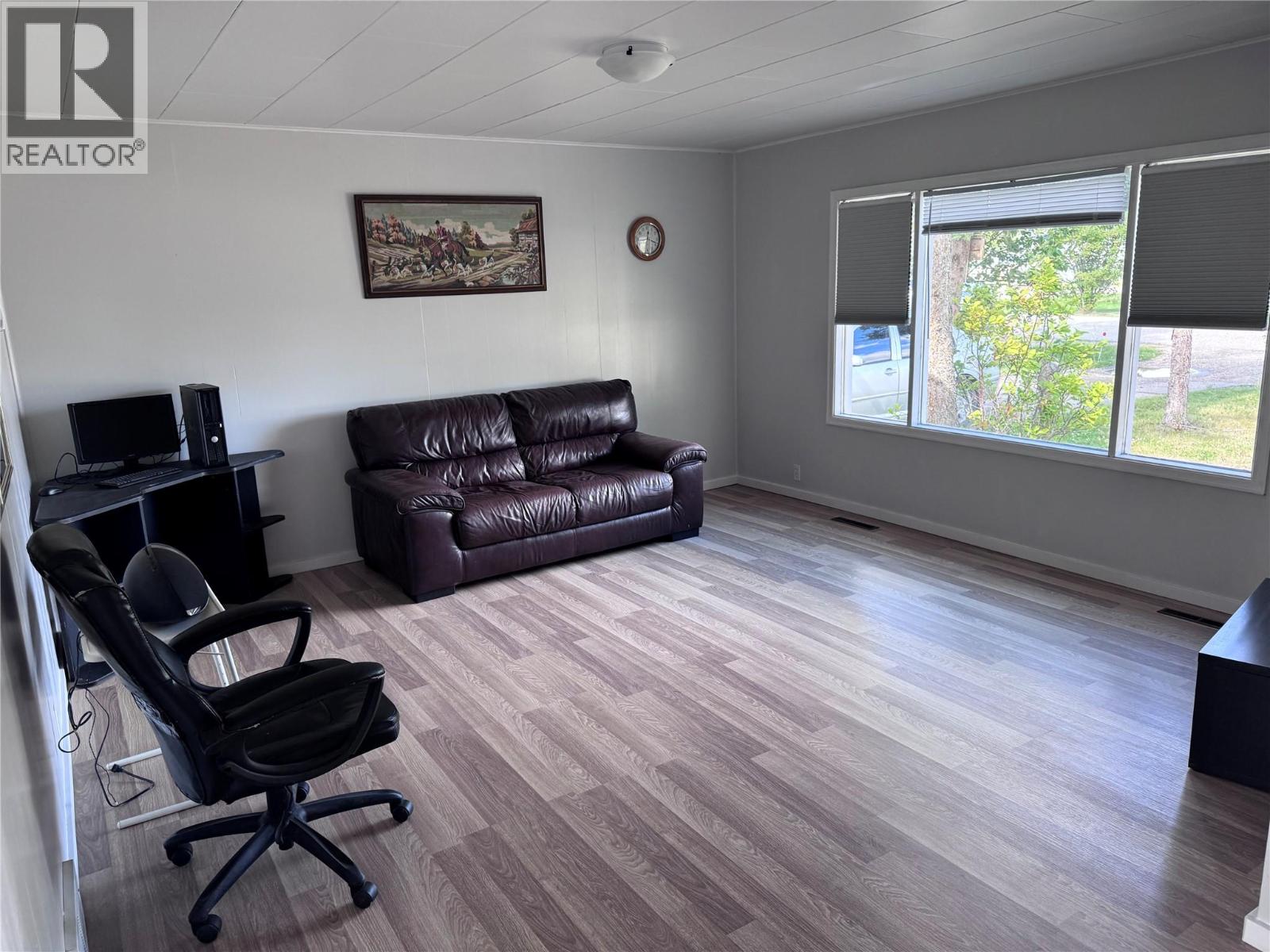 4903 48 AVENUE - 7