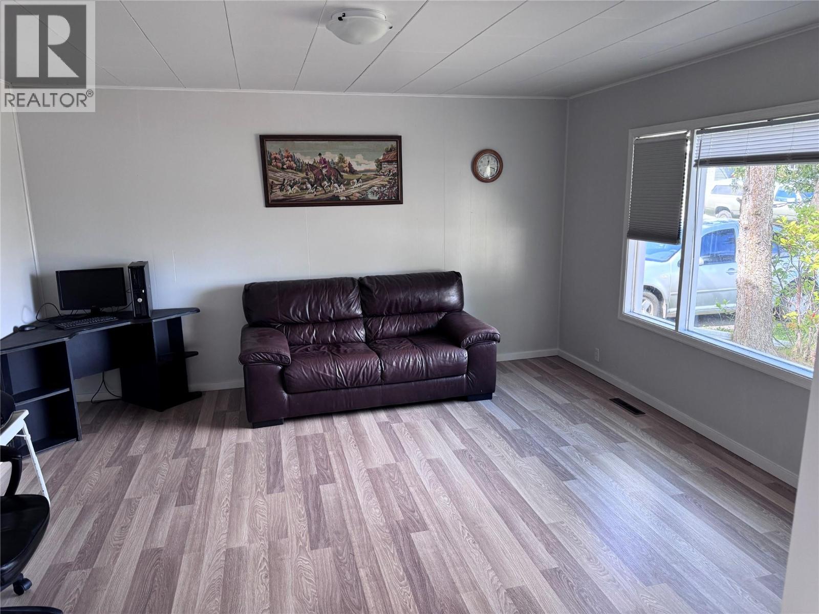 4903 48 AVENUE - 6