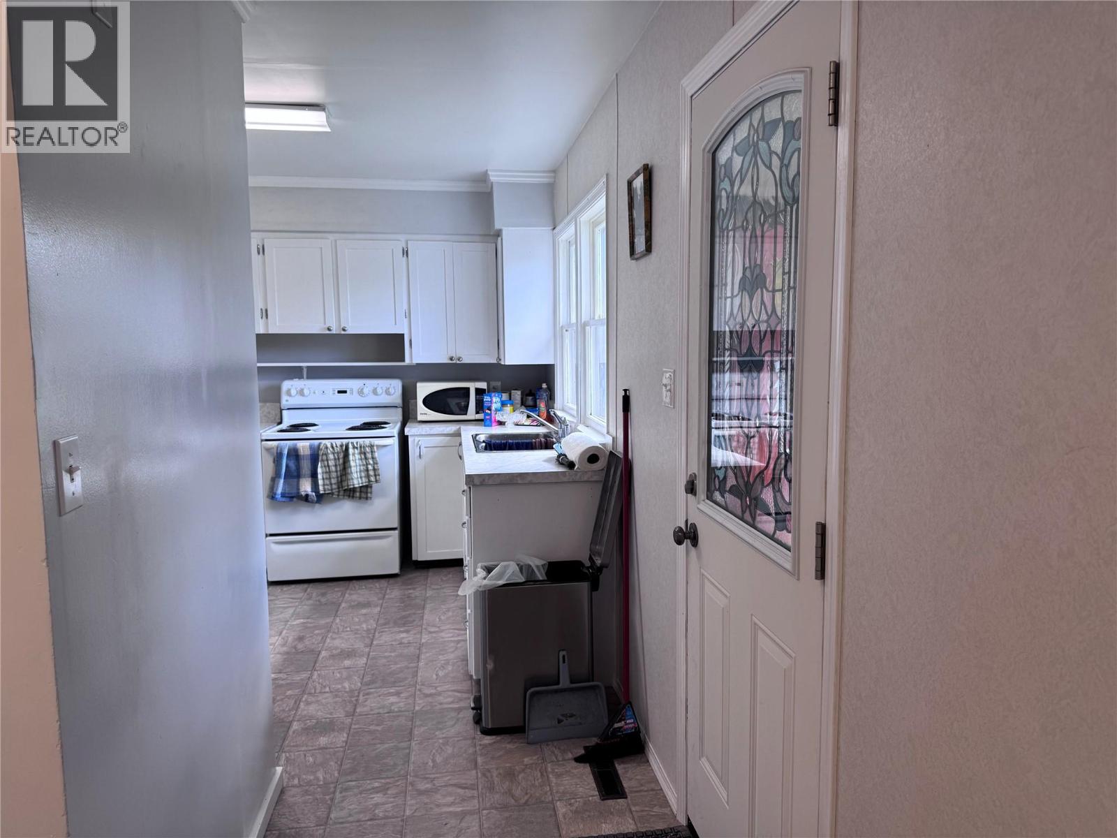 4903 48 AVENUE - 13