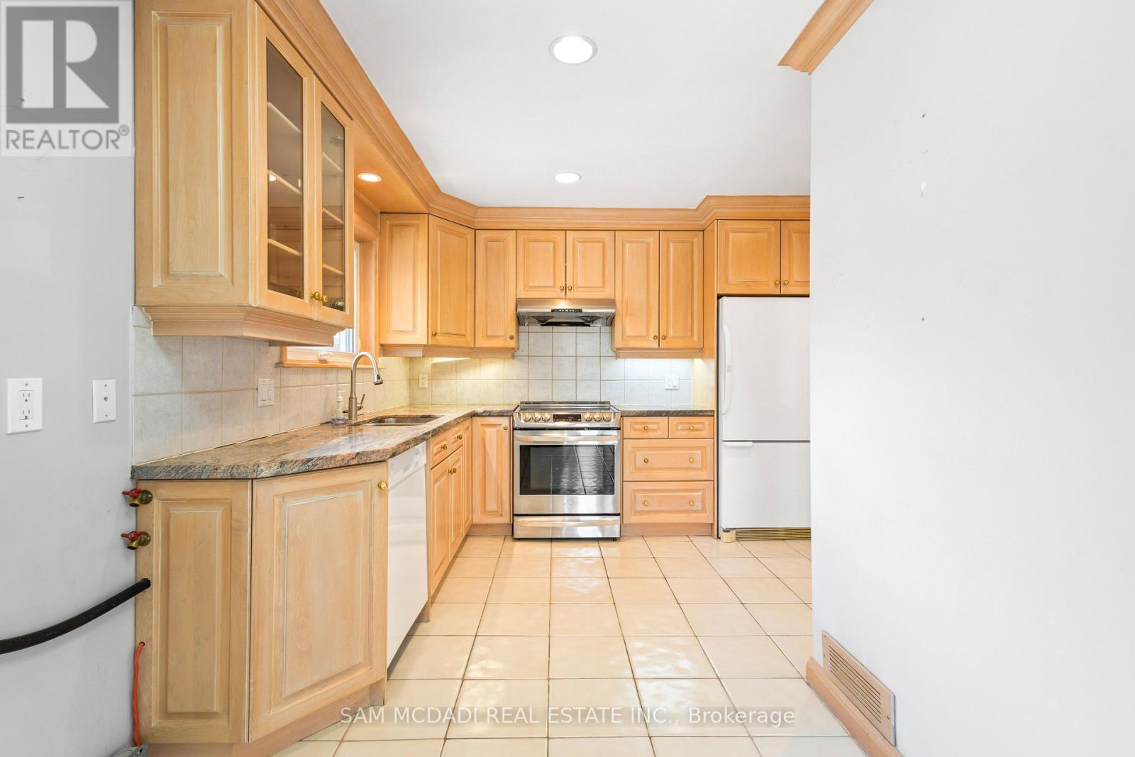 Photo 8 of 1491 Royal York Road, Toronto ON