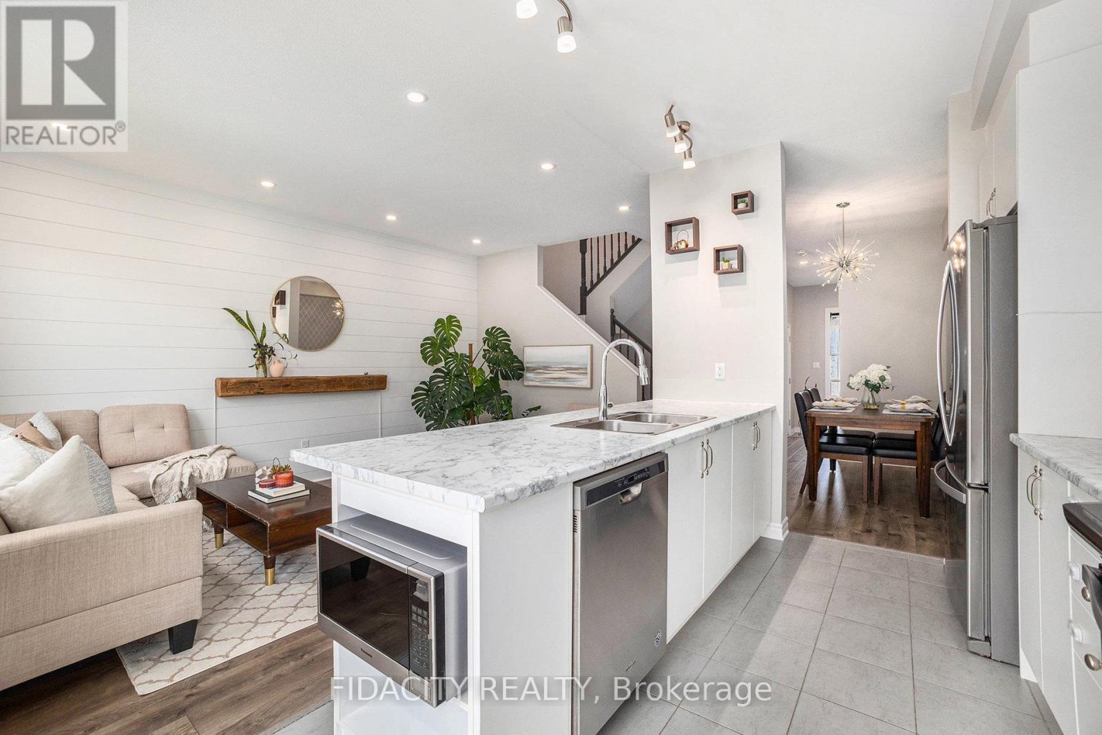 Photo 7 of 241 Bandelier Way, Ottawa ON
