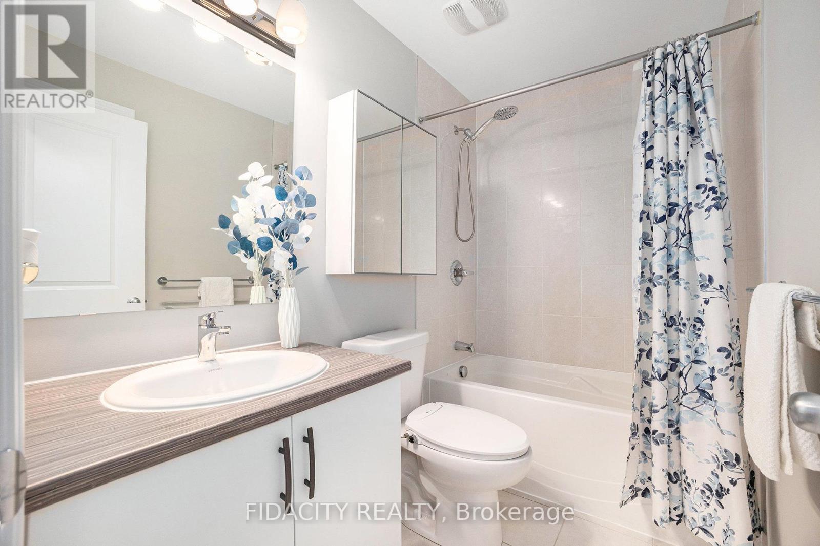 Photo 3 of 241 Bandelier Way, Ottawa ON