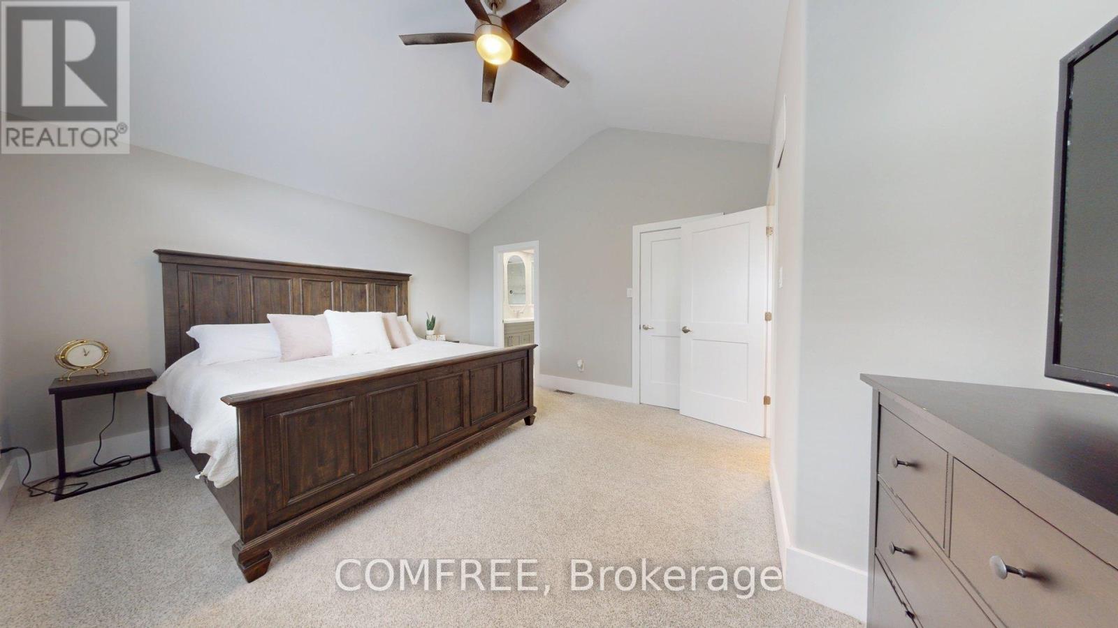Photo 17 of 70 Sirocco Crescent, Ottawa ON