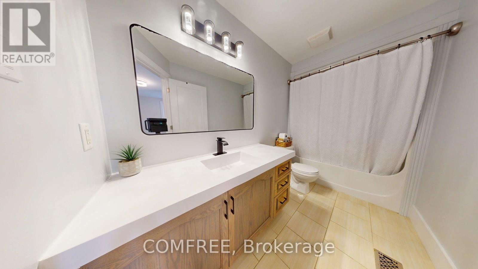 Photo 23 of 70 Sirocco Crescent, Ottawa ON