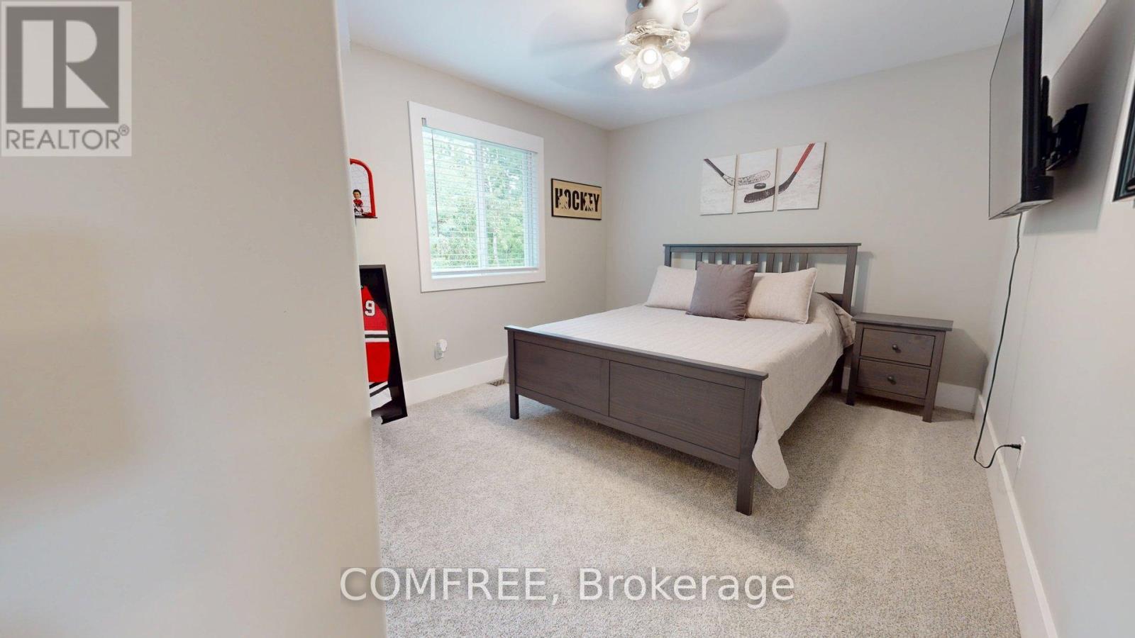 Photo 25 of 70 Sirocco Crescent, Ottawa ON