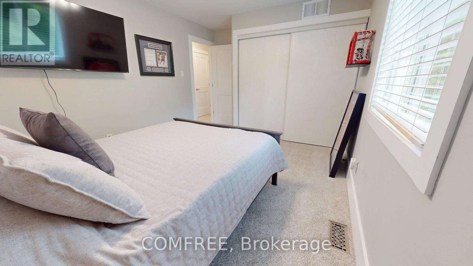 Photo 26 of 70 Sirocco Crescent, Ottawa ON