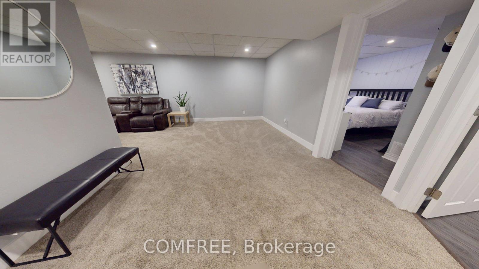 Photo 27 of 70 Sirocco Crescent, Ottawa ON