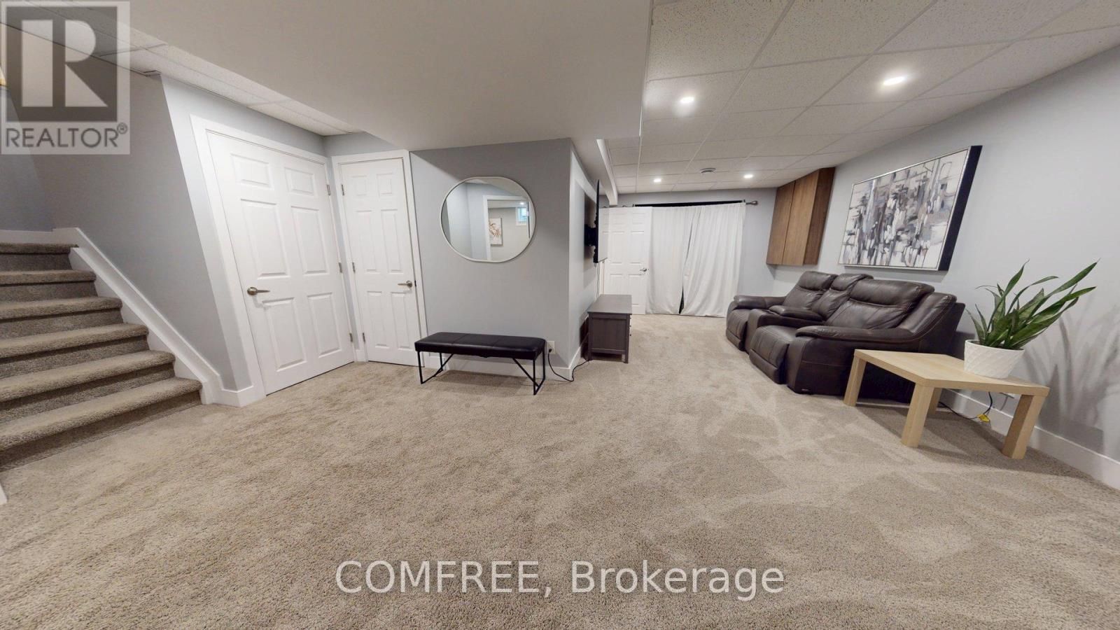 Photo 28 of 70 Sirocco Crescent, Ottawa ON