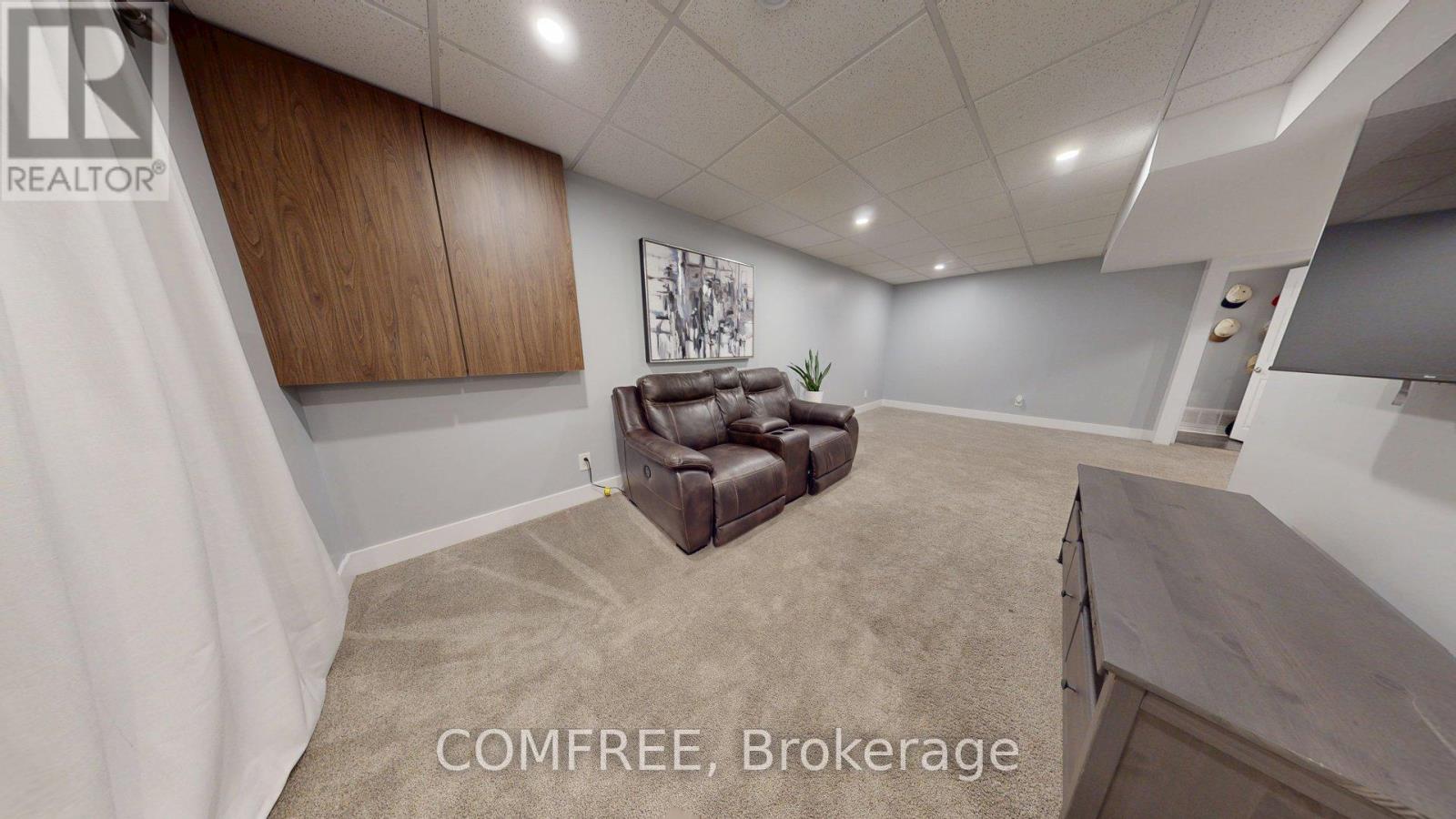 Photo 29 of 70 Sirocco Crescent, Ottawa ON