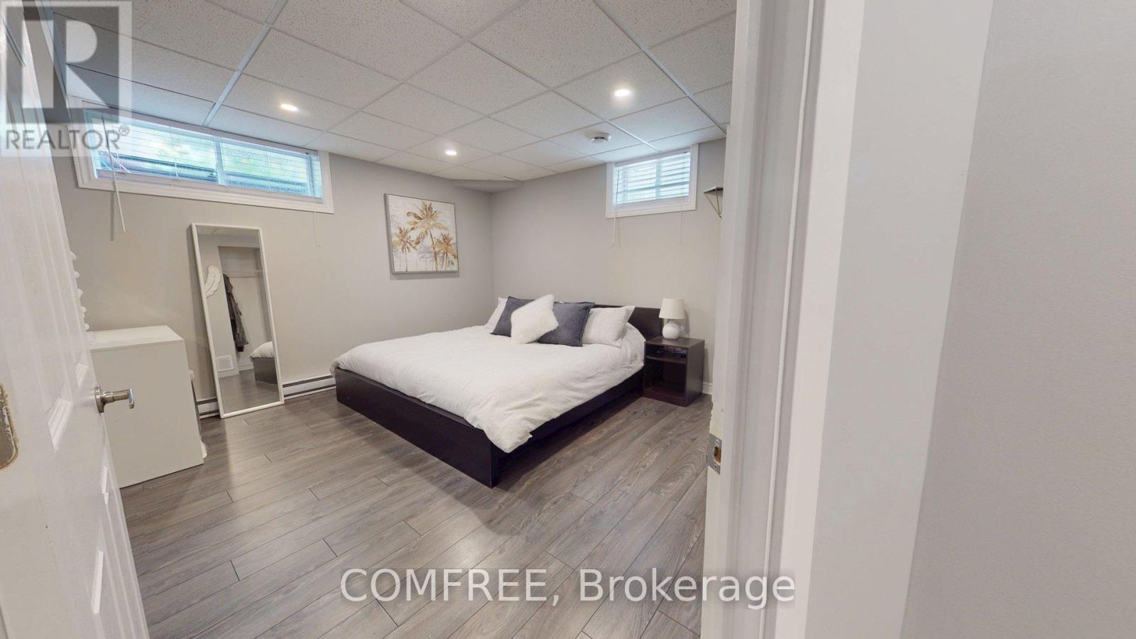 Photo 31 of 70 Sirocco Crescent, Ottawa ON