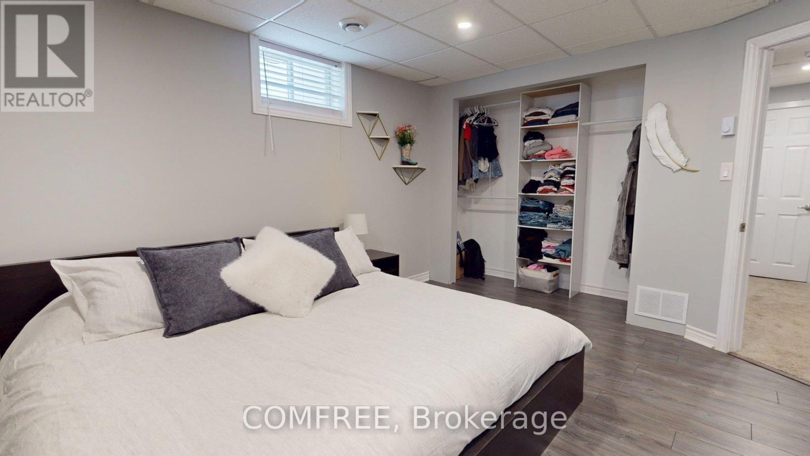 Photo 32 of 70 Sirocco Crescent, Ottawa ON