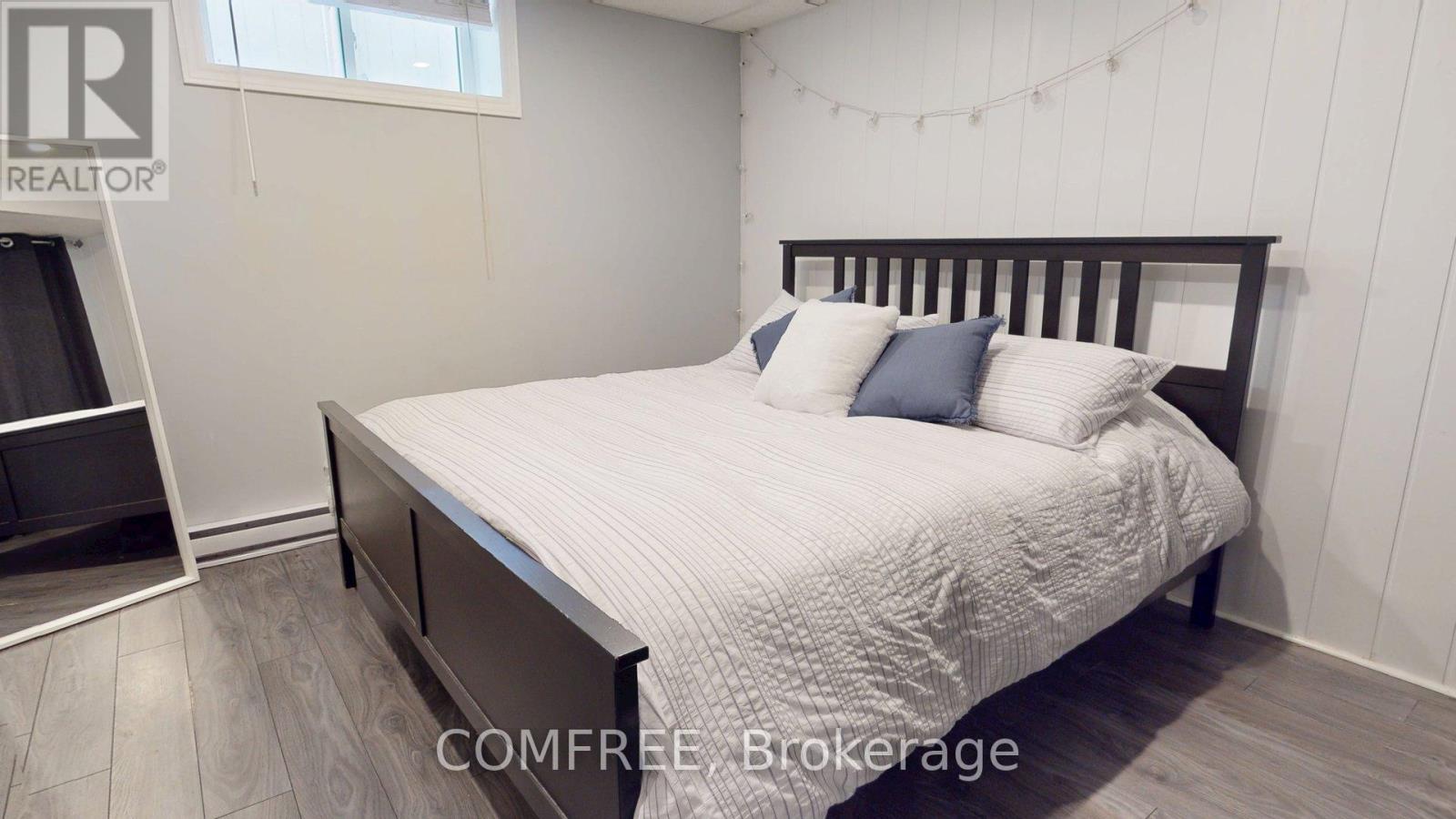Photo 33 of 70 Sirocco Crescent, Ottawa ON
