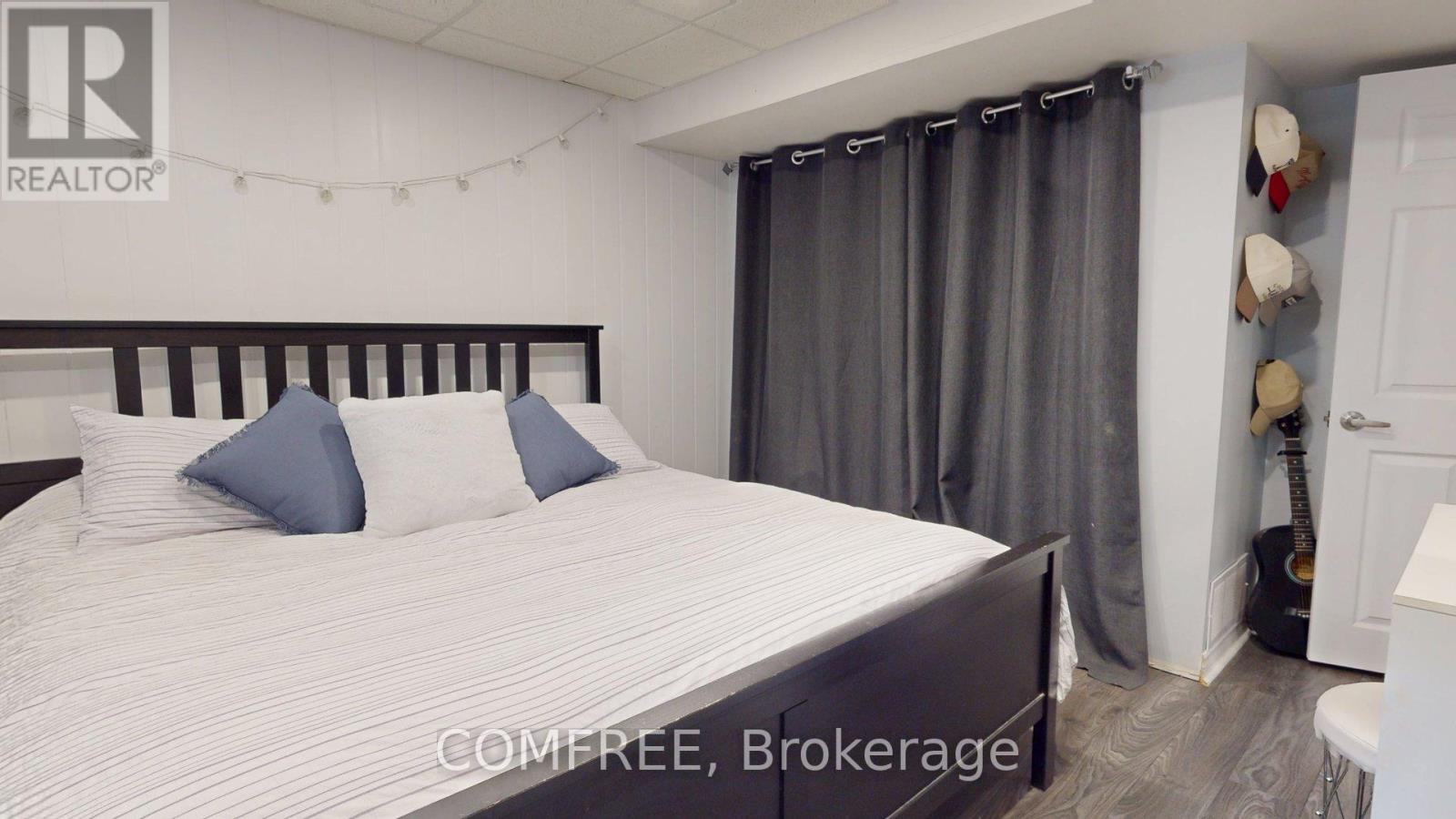 Photo 34 of 70 Sirocco Crescent, Ottawa ON