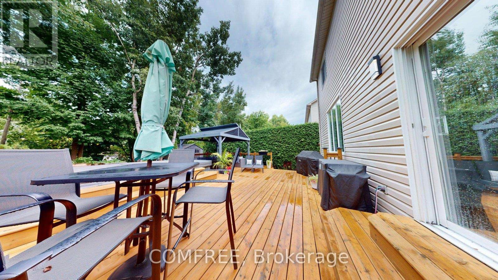 Photo 35 of 70 Sirocco Crescent, Ottawa ON