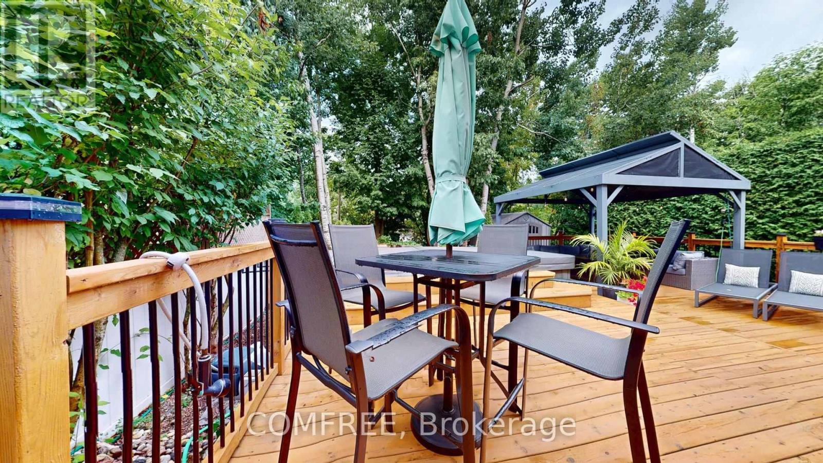 Photo 37 of 70 Sirocco Crescent, Ottawa ON