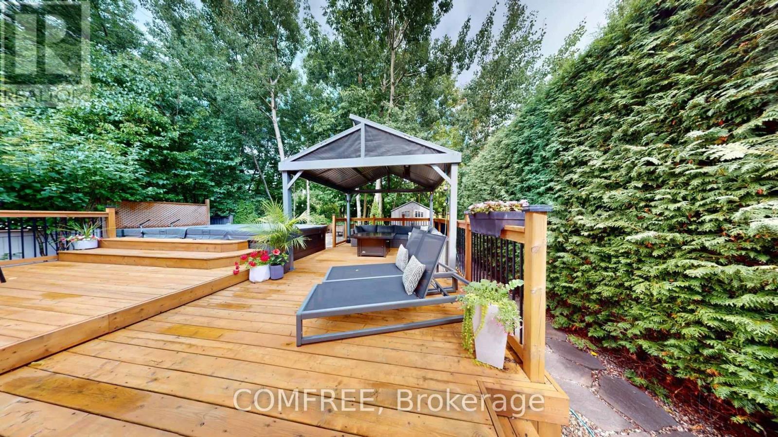 Photo 38 of 70 Sirocco Crescent, Ottawa ON