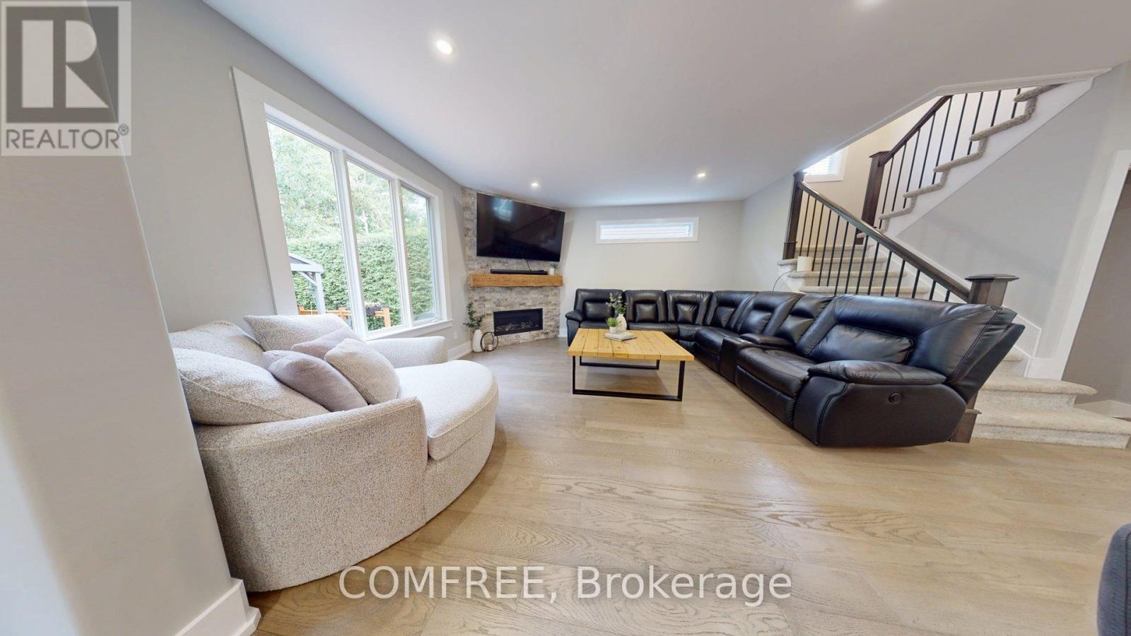 Photo 7 of 70 Sirocco Crescent, Ottawa ON