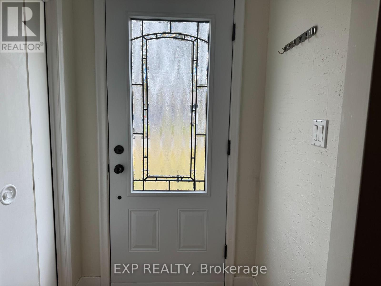 Photo 3 of 37 Masterson Drive, St Catharines ON