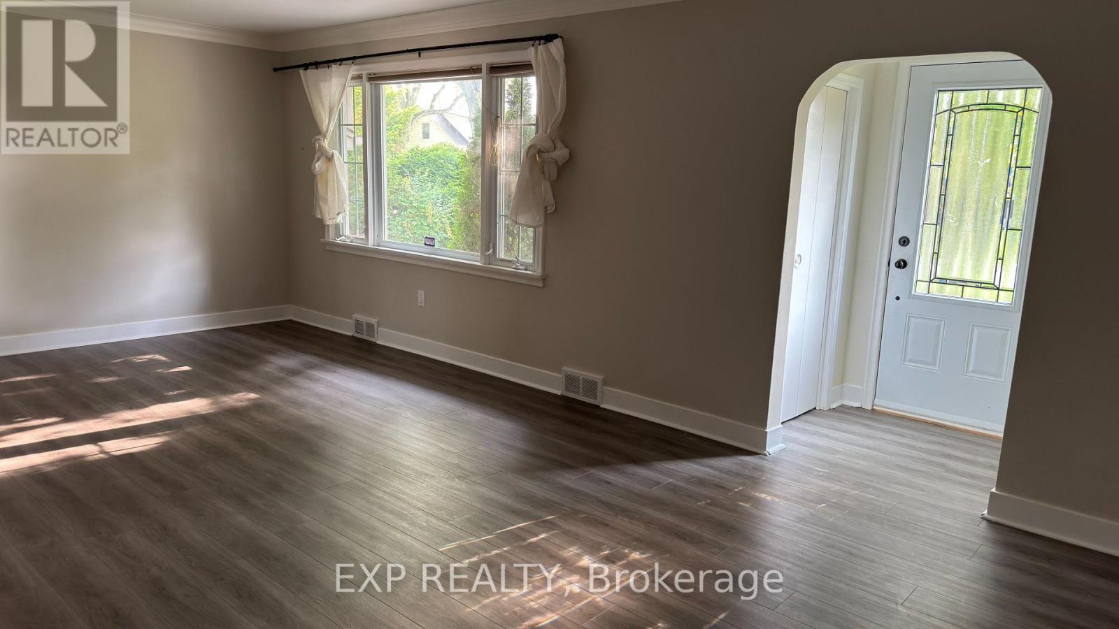 Photo 8 of 37 Masterson Drive, St Catharines ON