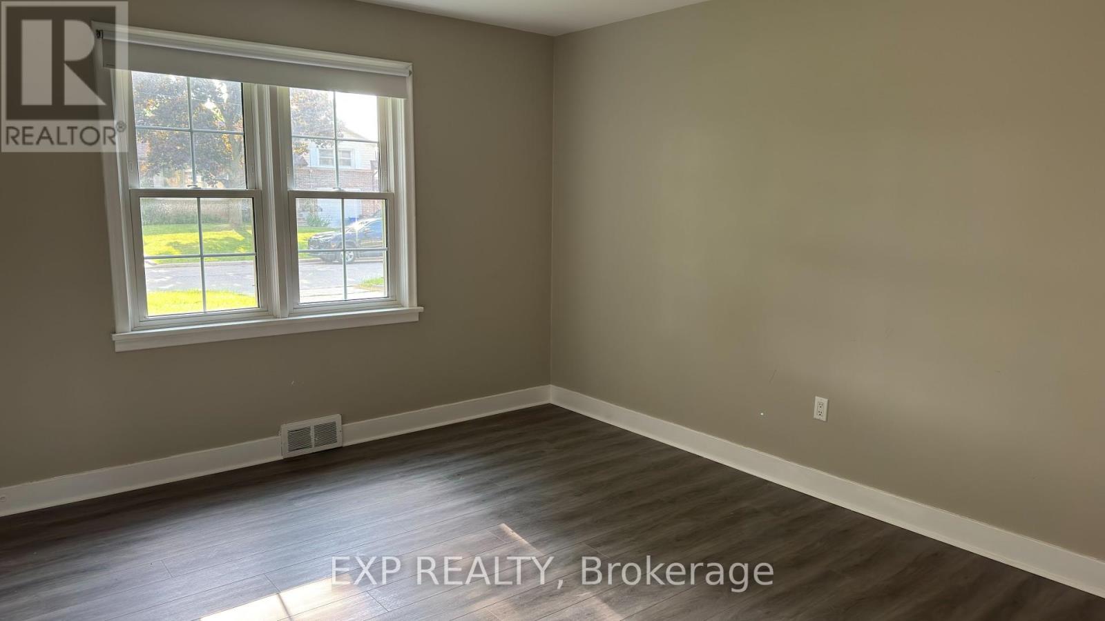 Photo 5 of 37 Masterson Drive, St Catharines ON