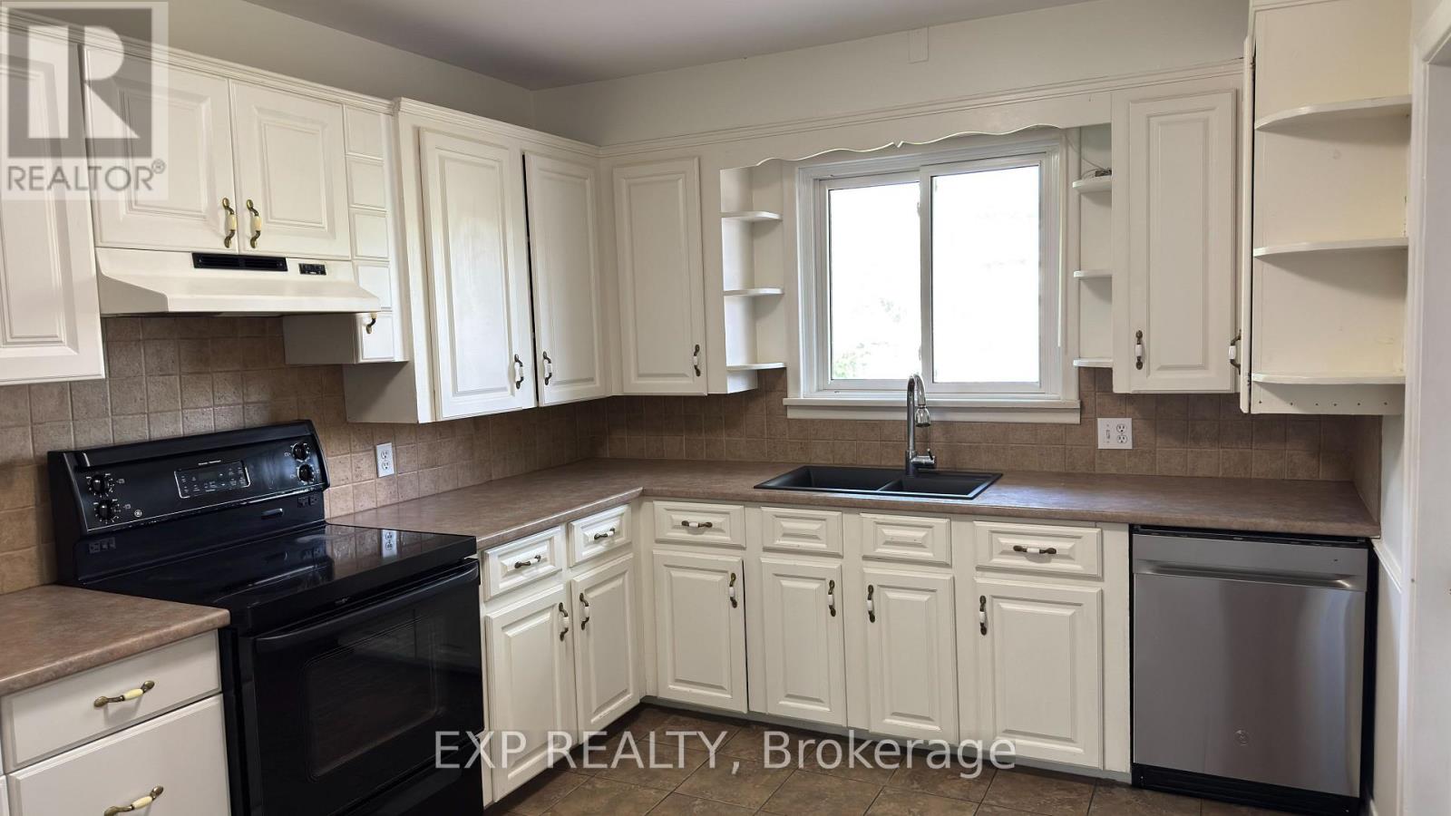Photo 9 of 37 Masterson Drive, St Catharines ON