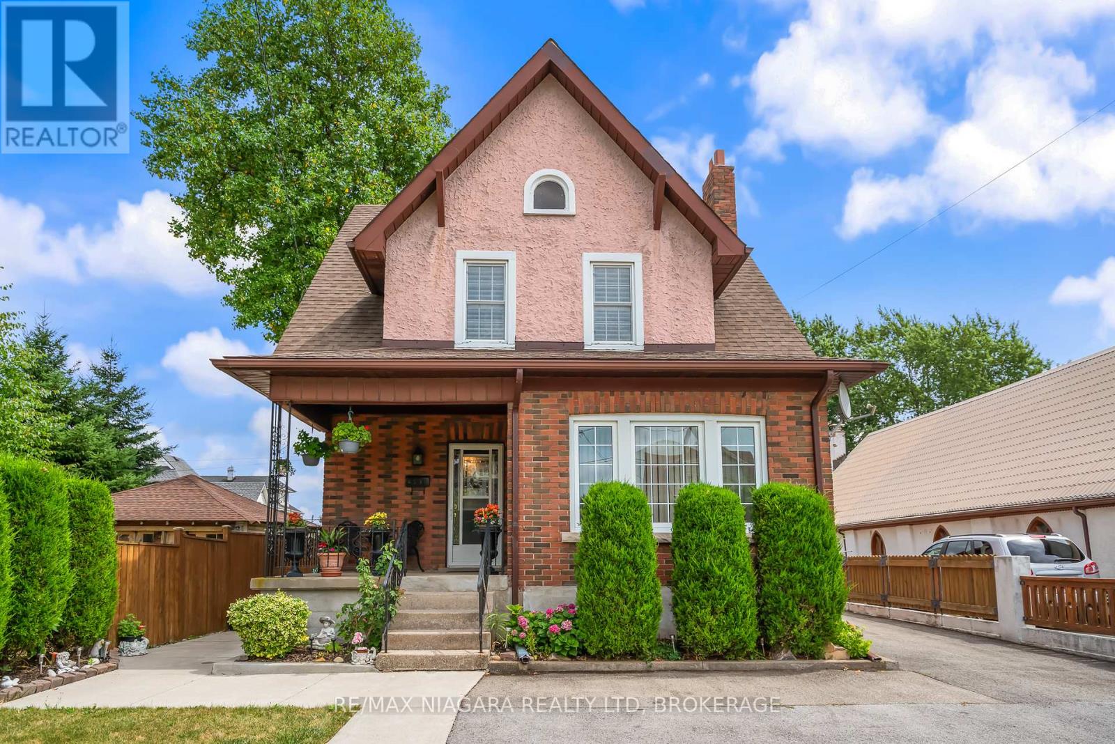 Photo 1 of 4534 Fourth Avenue, Niagara Falls ON