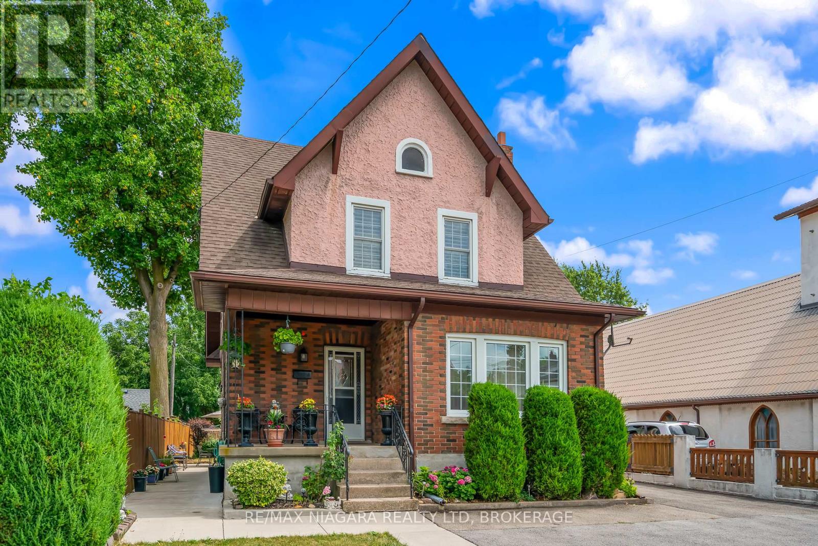 Photo 3 of 4534 Fourth Avenue, Niagara Falls ON