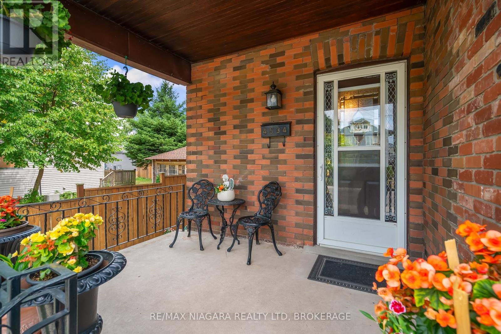Photo 4 of 4534 Fourth Avenue, Niagara Falls ON