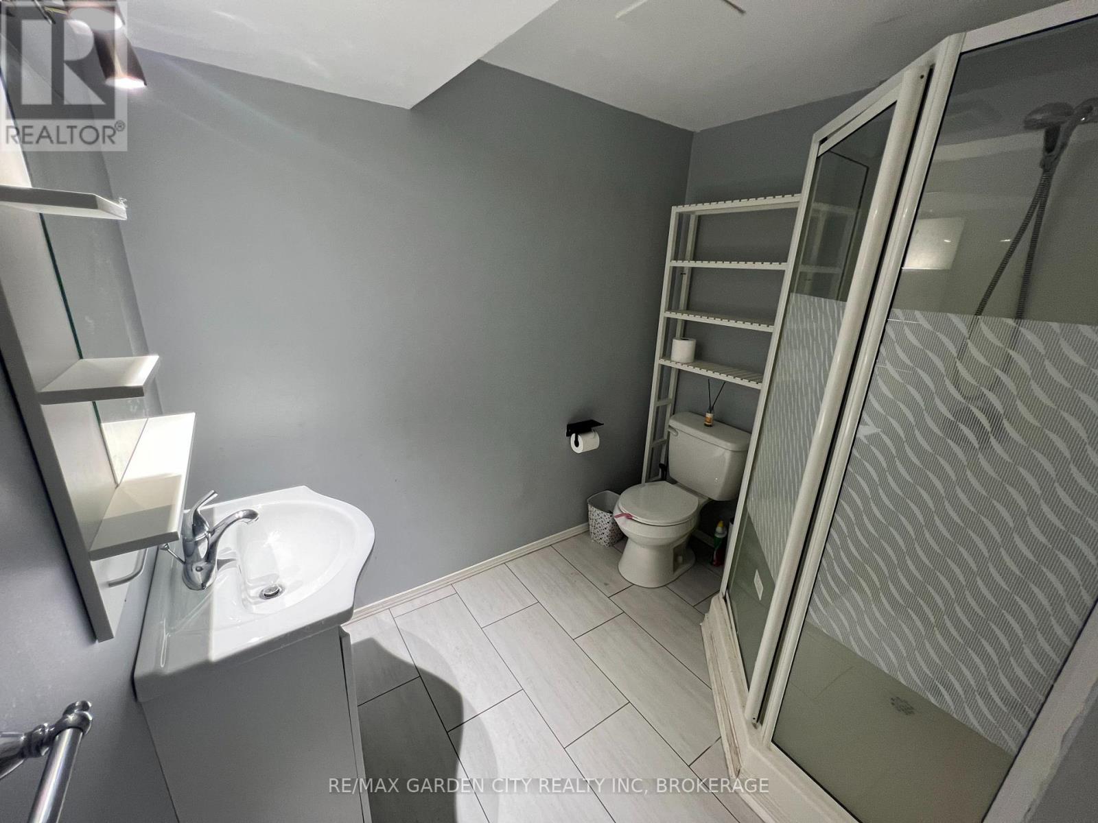 Photo 11 of 5715 Deerbrook Street, Niagara Falls ON