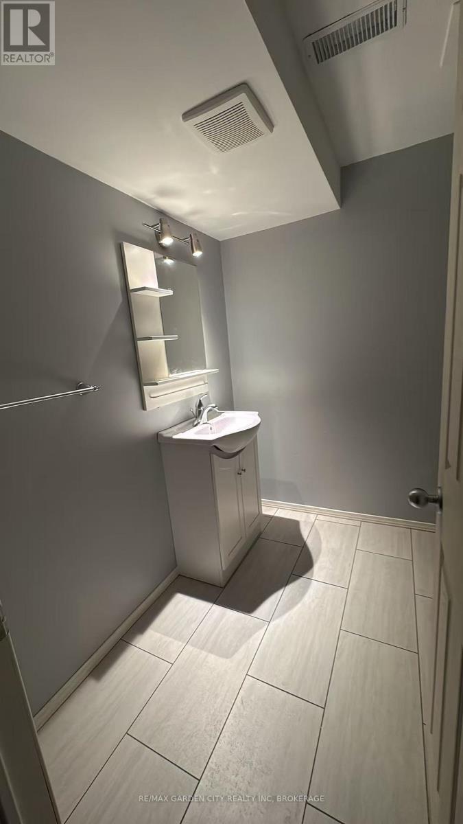 Photo 13 of 5715 Deerbrook Street, Niagara Falls ON