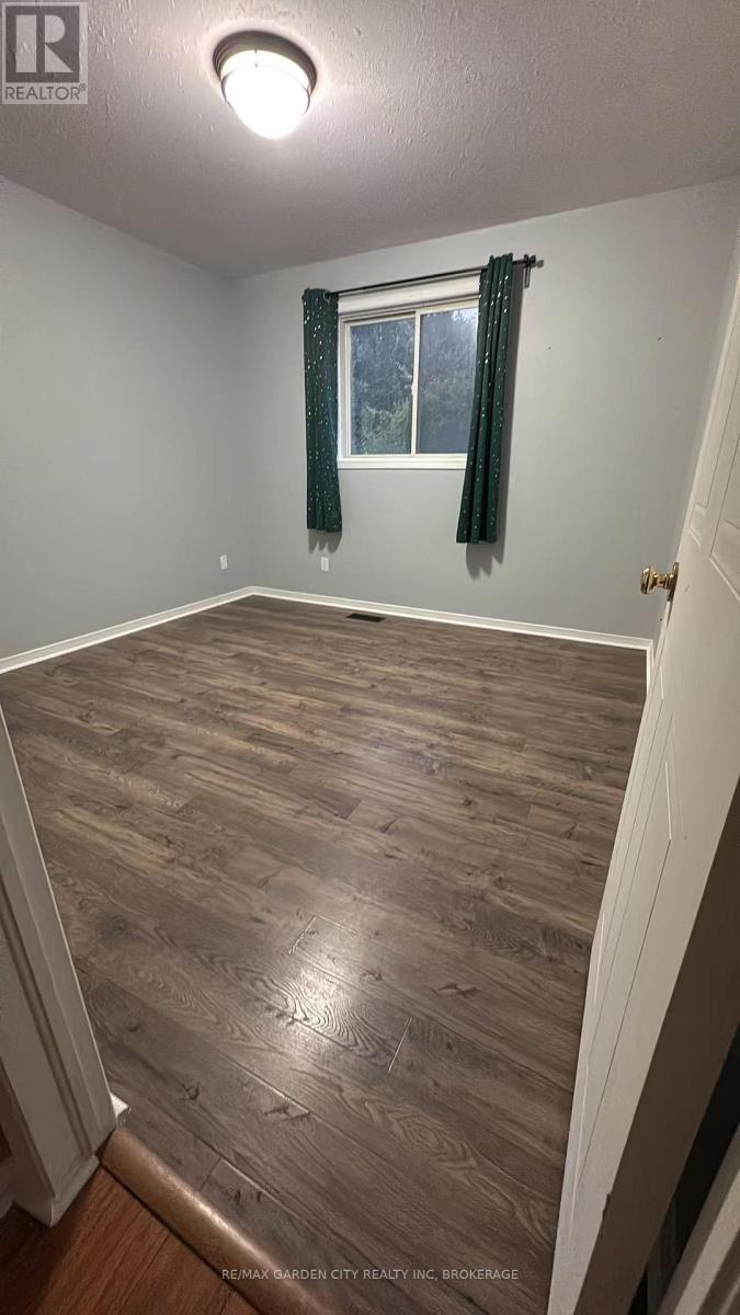 Photo 18 of 5715 Deerbrook Street, Niagara Falls ON