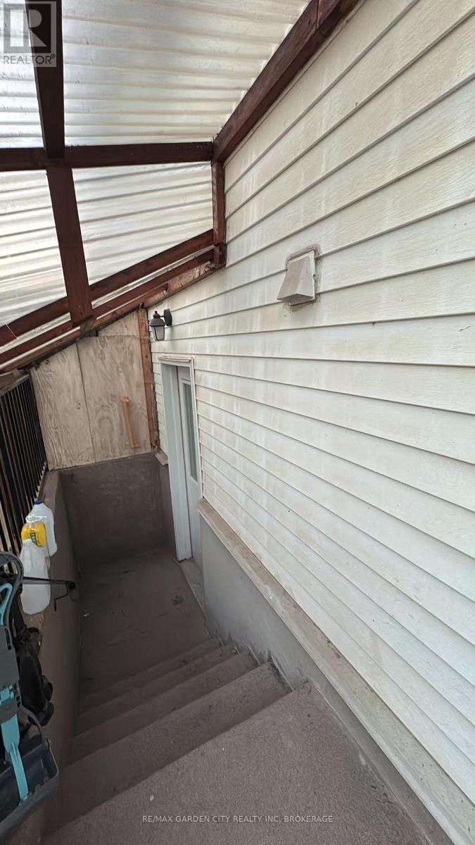 Photo 27 of 5715 Deerbrook Street, Niagara Falls ON