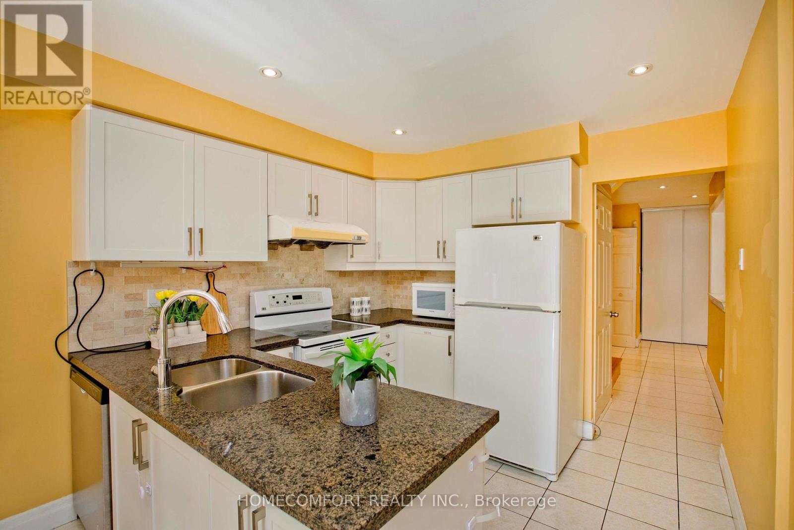 Photo 12 of 100 Nettlecreek Crescent, Toronto ON
