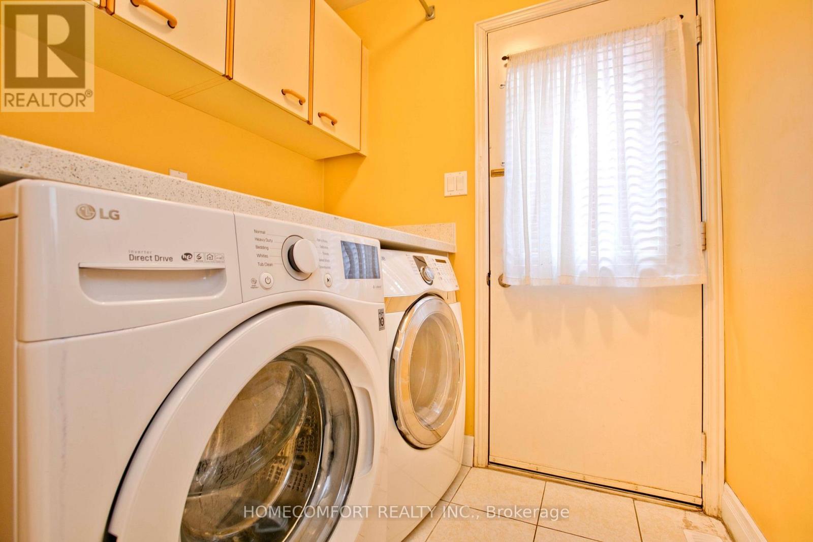 Photo 17 of 100 Nettlecreek Crescent, Toronto ON