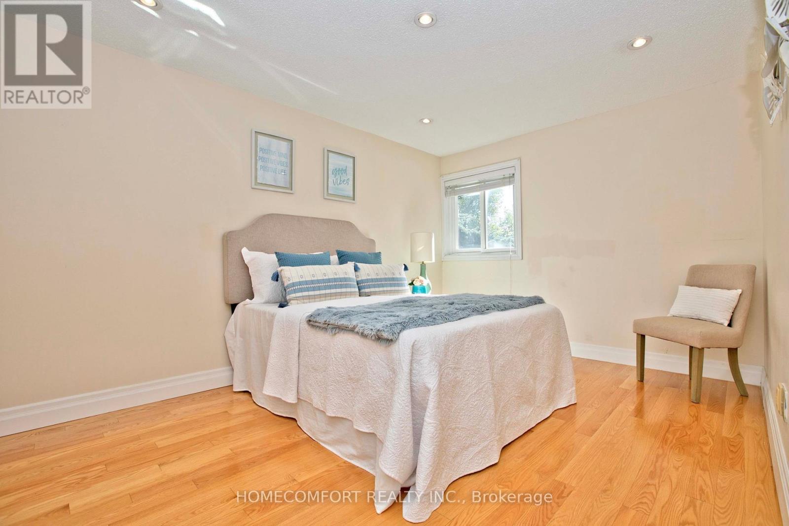 Photo 24 of 100 Nettlecreek Crescent, Toronto ON