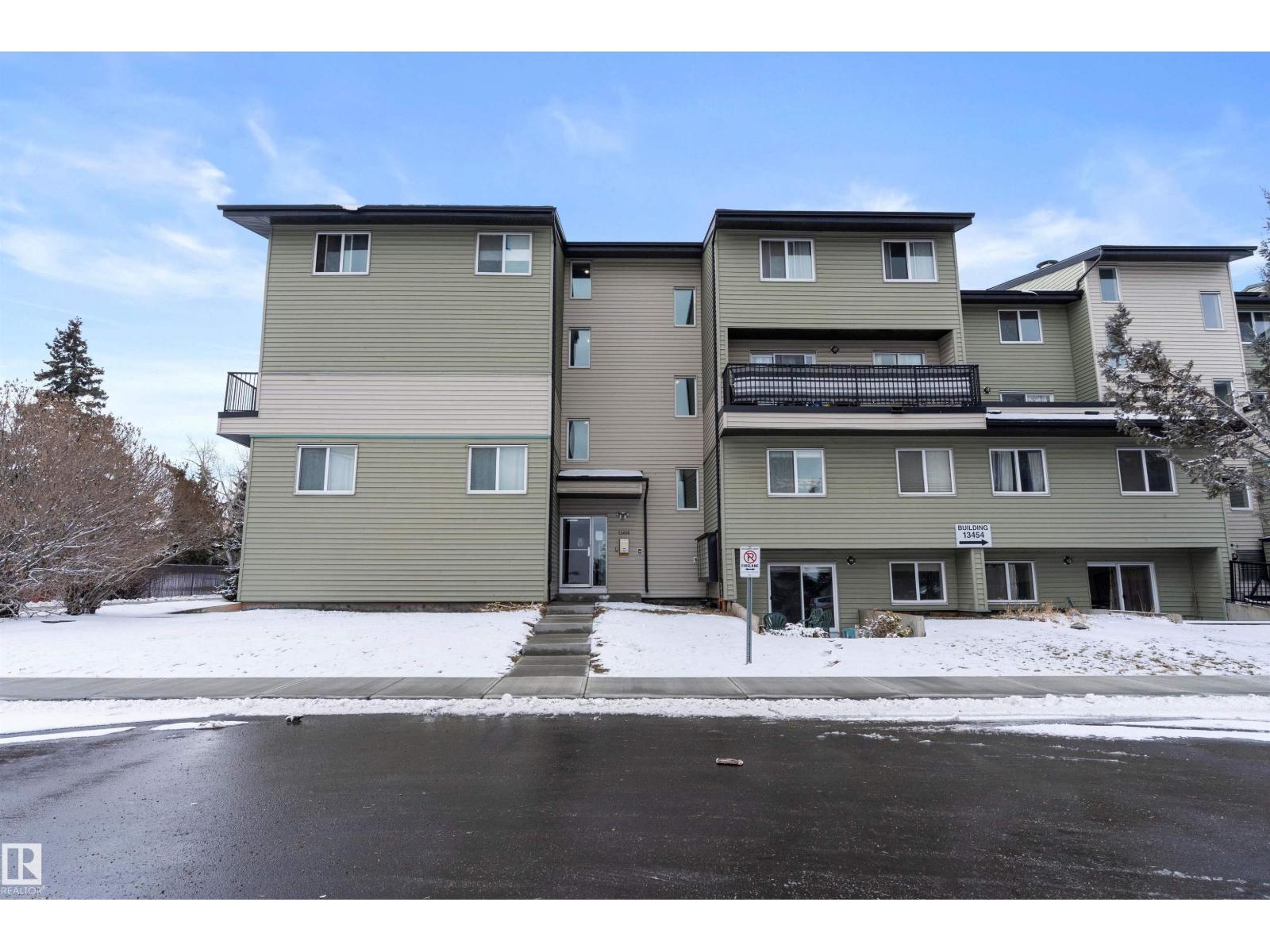 Photo 2 of 3 13450 Fort Rd Nw, Edmonton AB