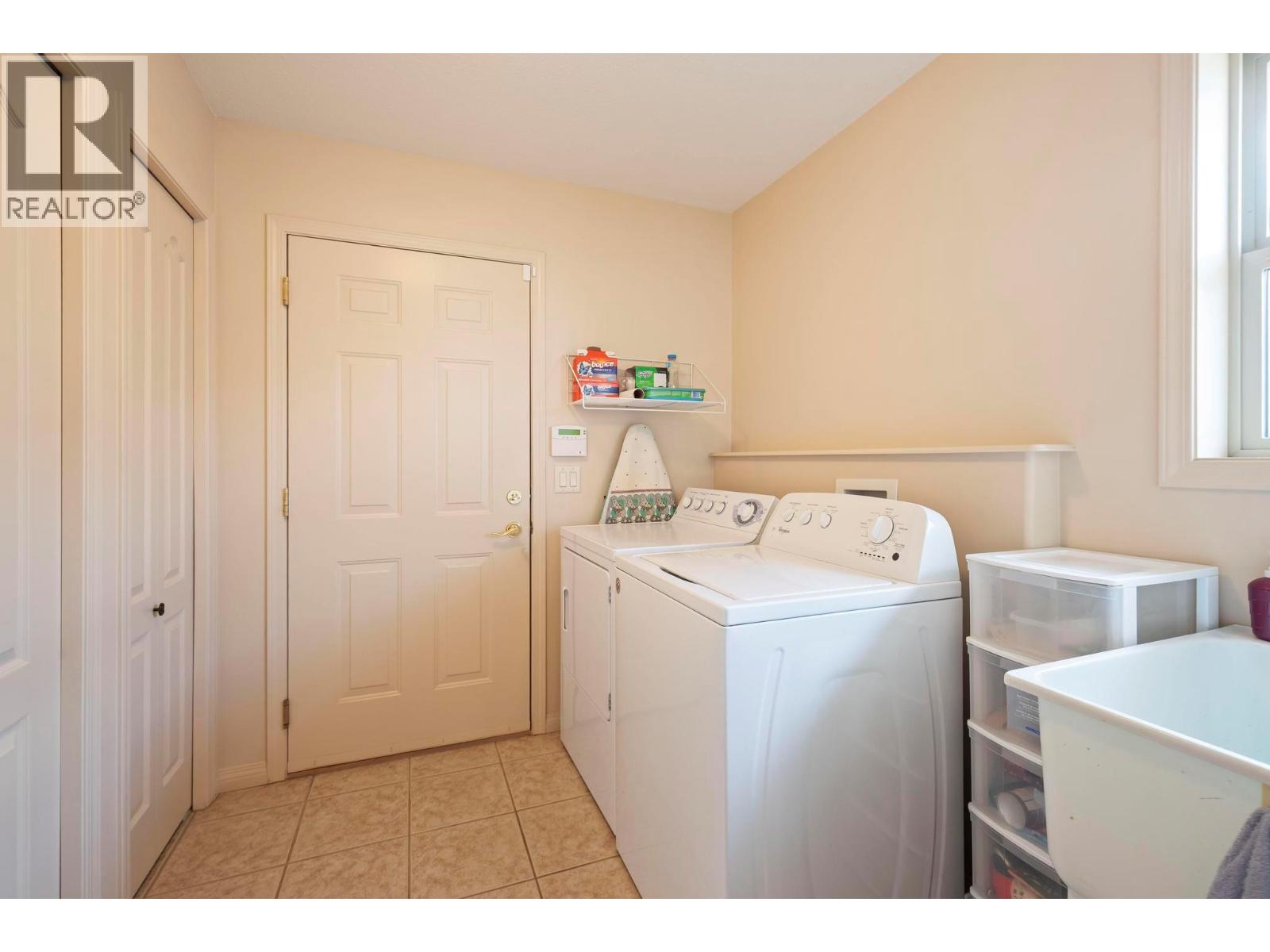 Photo 11 of 1000 Lone Pine Drive, Kelowna BC