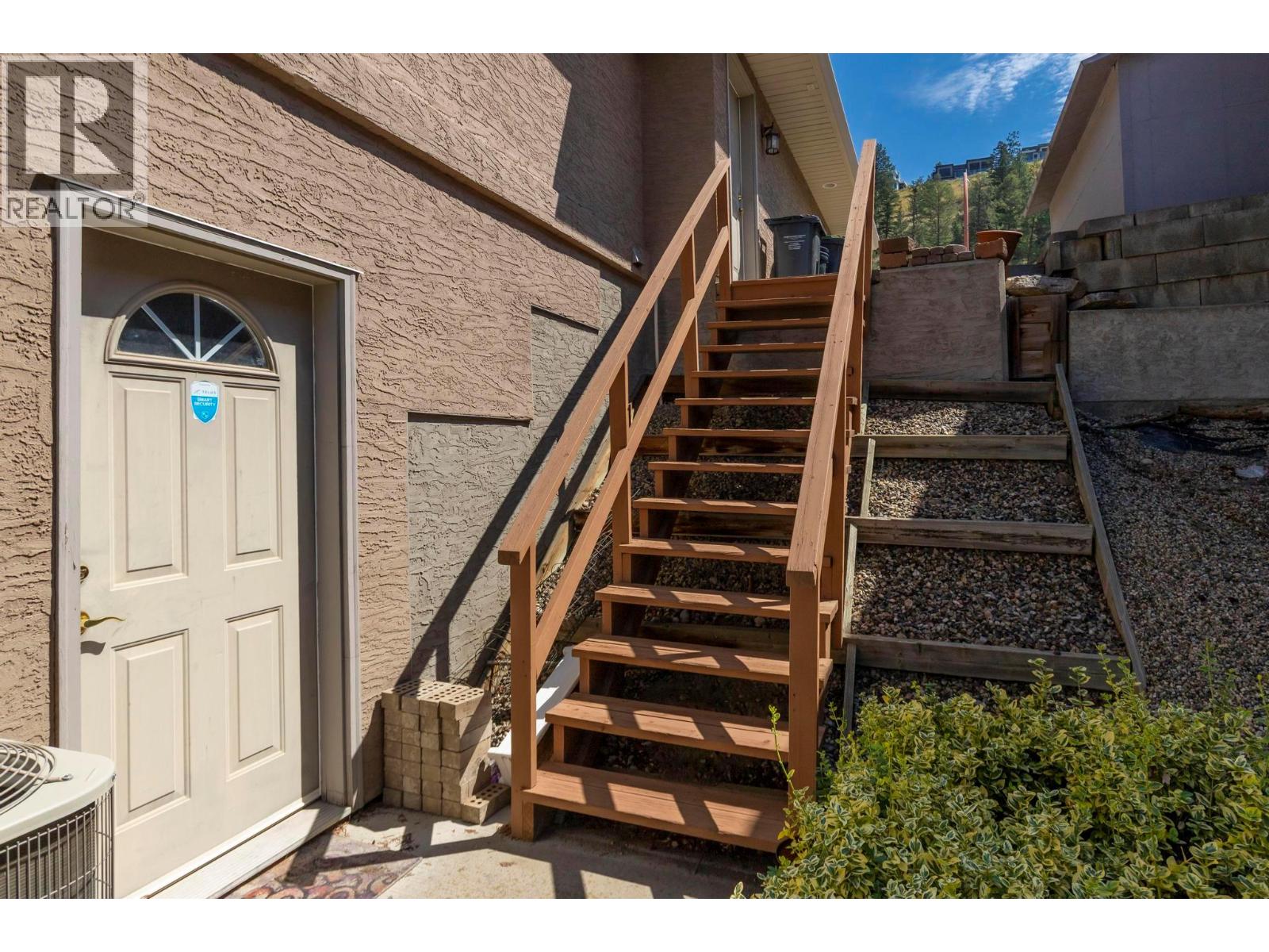 Photo 7 of 1000 Lone Pine Drive, Kelowna BC