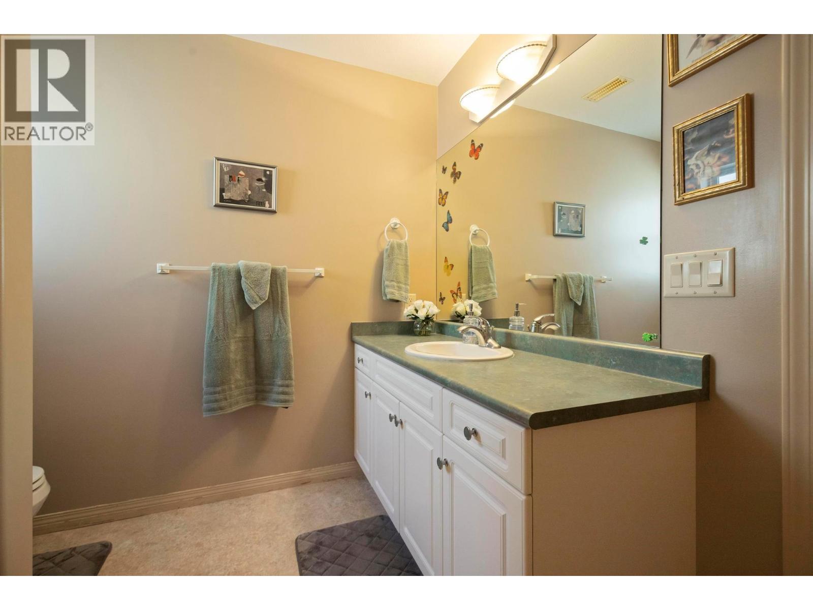 Photo 10 of 1000 Lone Pine Drive, Kelowna BC